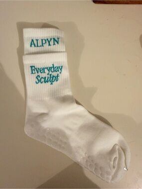White Alpyne Everyday Sculpt Athletic Socks